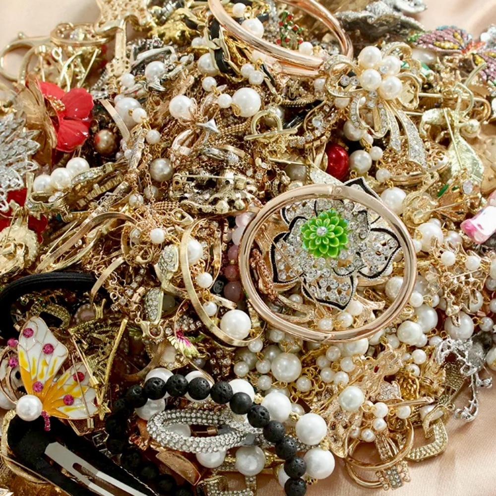 2 LB UNSEARCHED UNTESTED COSTUME JEWELRY LOT~ junk wear craft repair - Picture 2 of 4